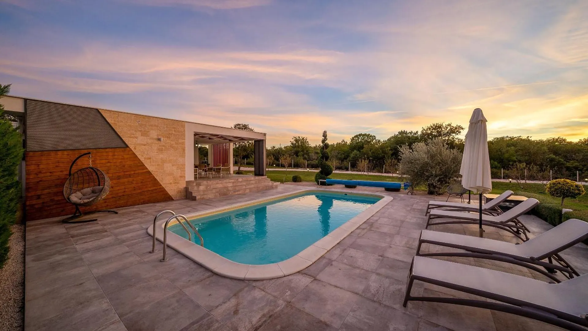 Villa Royal Green Four Nin