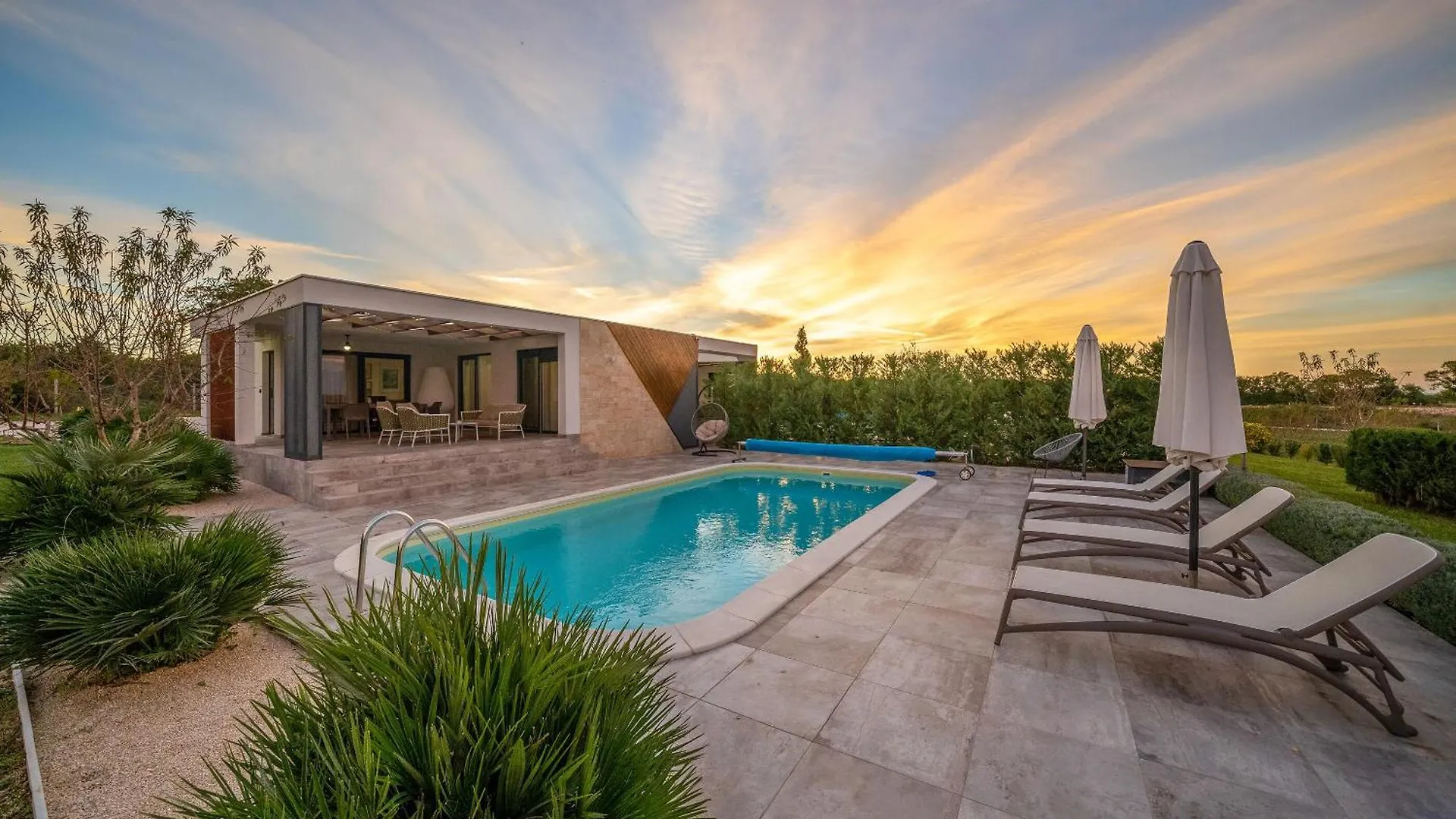 Villa Royal Green Four Nin