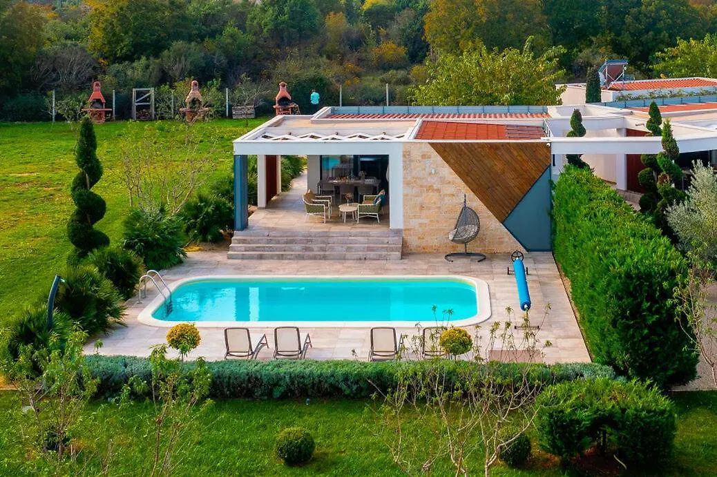 Villa Royal Green Four Nin